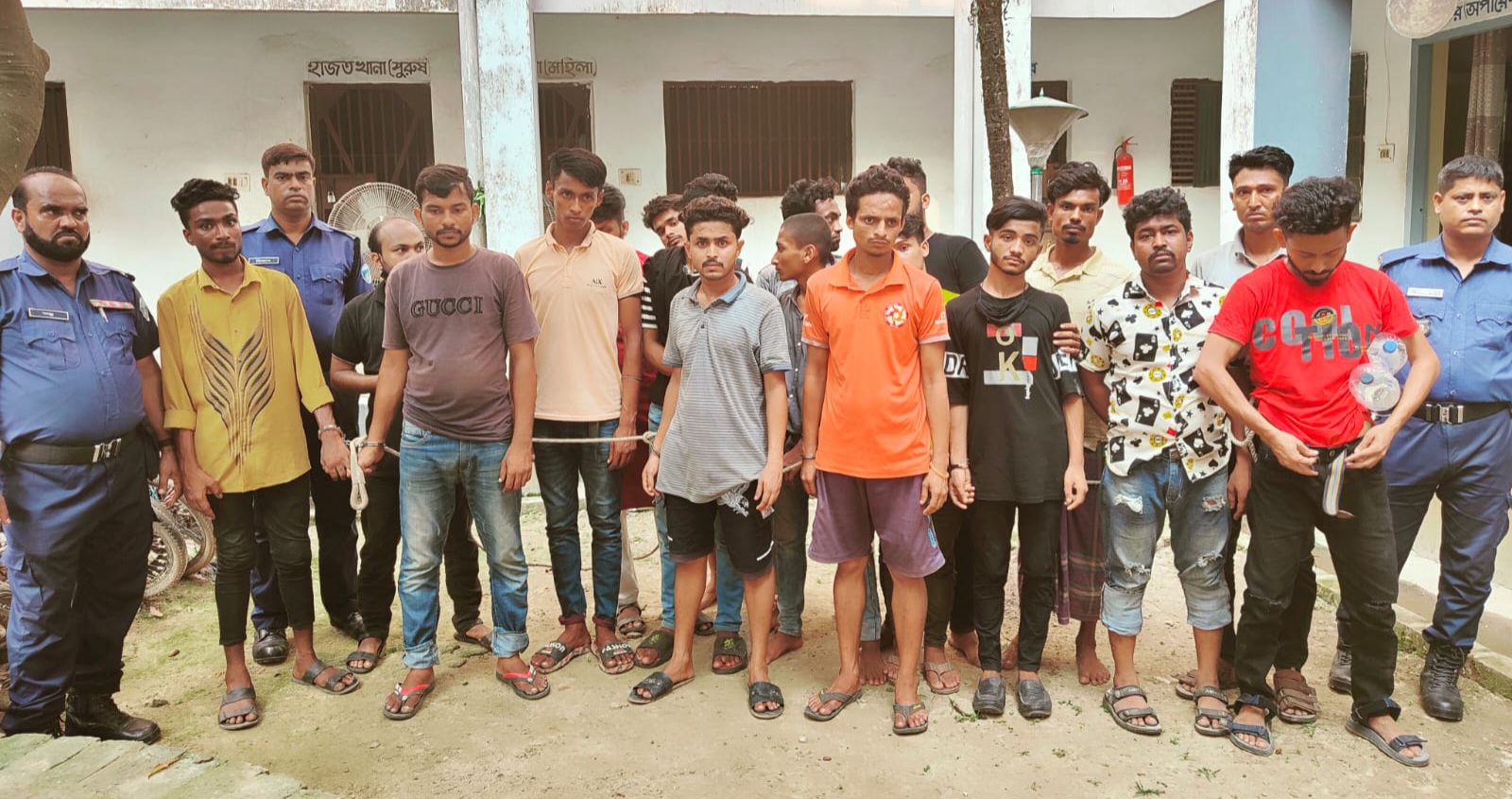 ব্রাহ্মণবাড়িয়া সদর ০২ নং শহর পুলিশ ফাঁড়ি কর্তৃক অভিযানে ১৮ জন কিশোরগ্যাং, মাদক সহ ১জন আটক