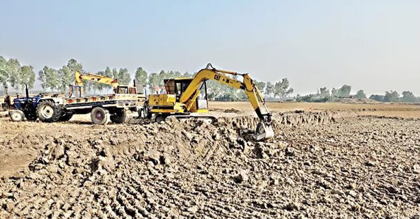 ব্রাহ্মণবাড়িয়া বিজয়নগরে রাত হলেই শুরু হয় ফসলি জমির মাটি কাটার মহোৎসব