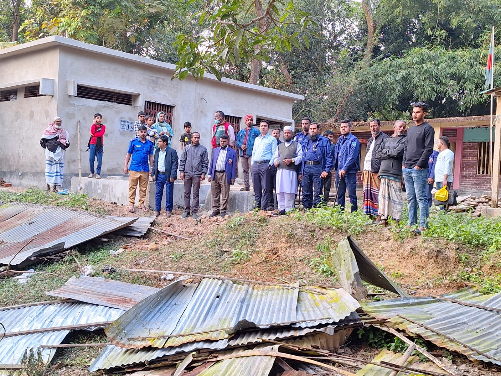 ব্রাহ্মণবাড়িয়া বিজয়নগরে ভ্রাম্যমান আদালতে সরকারি প্রাথমিক বিদ্যালয়ের জায়গায় অবৈধভাবে বেড়া নির্মাণের উচ্ছেদ অভিযান