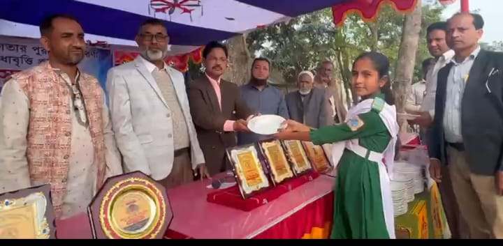 আমুরোড উচ্চ বিদ্যালয় ও কলেজ এর বার্ষিক ক্রীড়া প্রতিযোগীতা ও পুরুস্কার বিতরণ