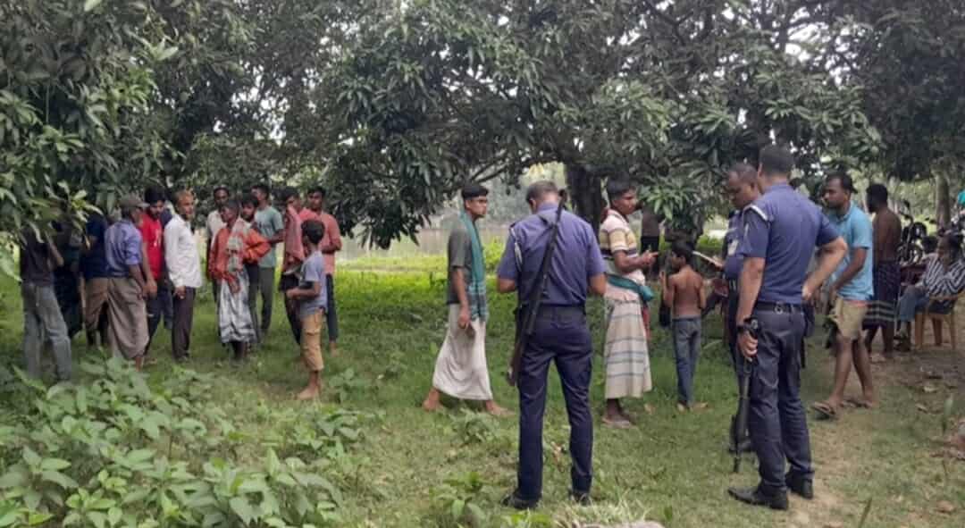 নাটোরের লালপুরে গোঁসাইয়ের আশ্রমে আম পাড়াকে কেন্দ্র করে গুলিবর্ষণ, ৫ মোটর সাইকেল ভাংচুর
