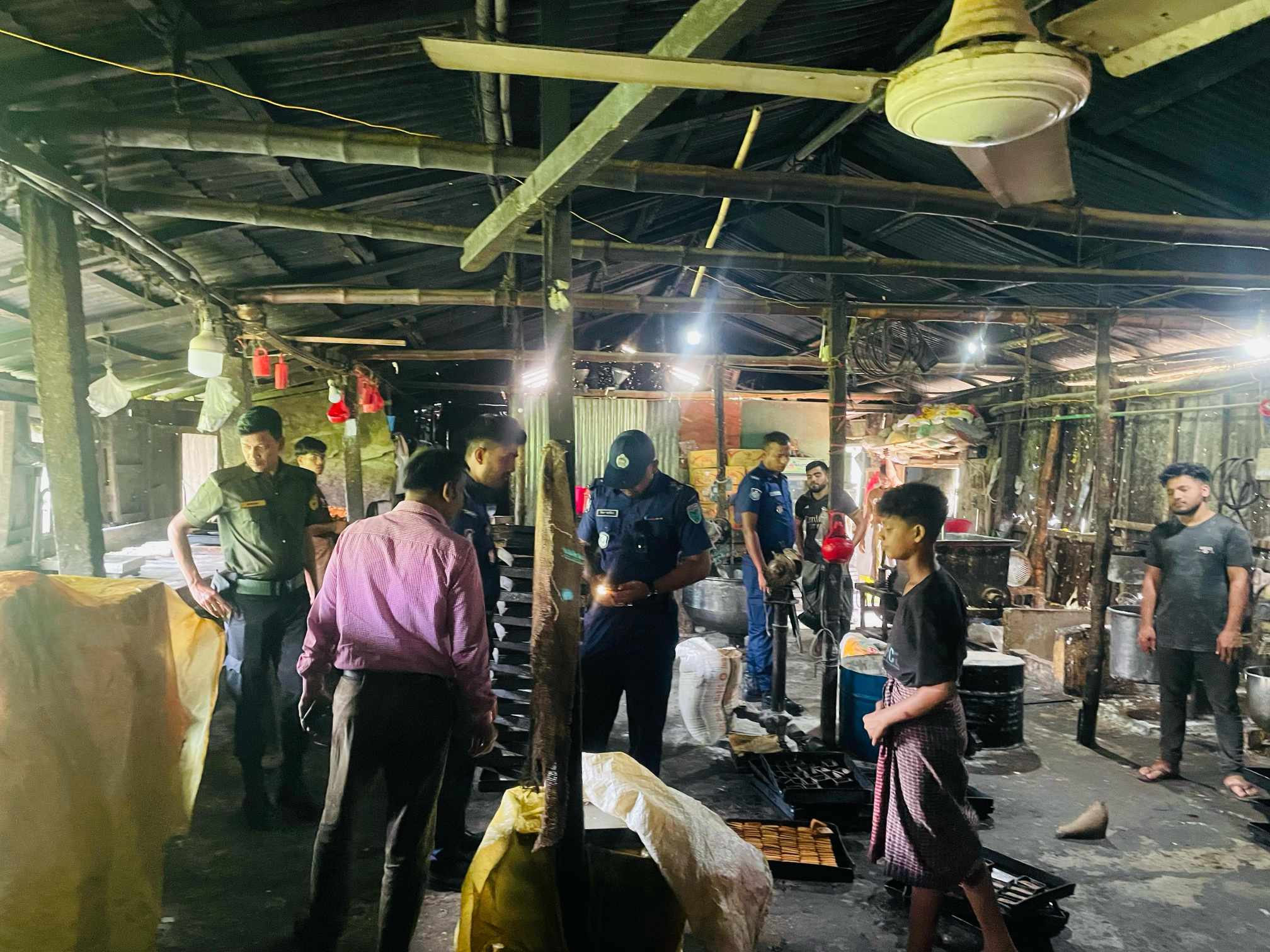 ছাতকে রয়েল বেকারি কারখানায় ৫০ হাজার টাকা জরিমানা