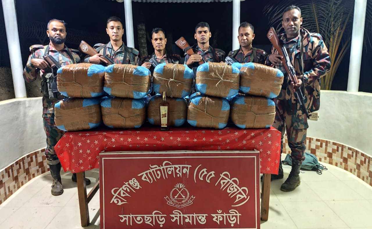 চুনারুঘাটের সাতছড়ি থেকে ৯০ কেজি ভারতীয় গাঁজা আটক করেছে বিজিবি…