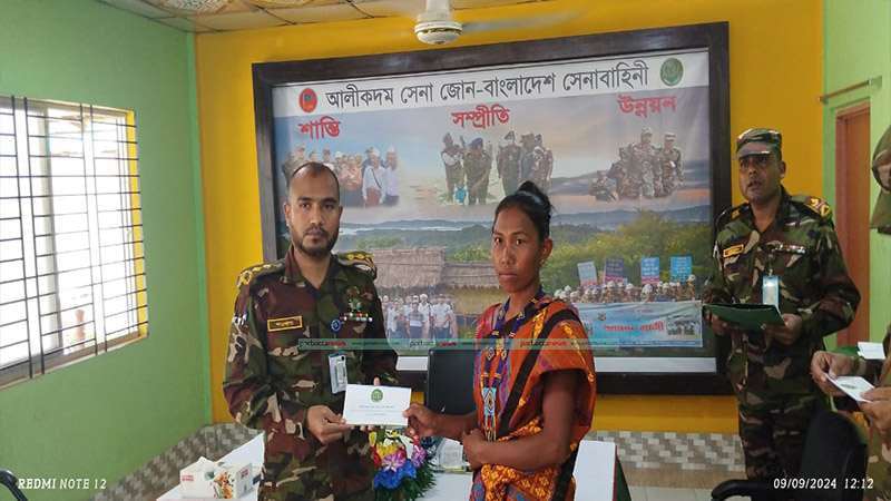 আলীকদমে সেনাজোনের অর্থ ও ক্রীড়া সামগ্রী বিতরণ