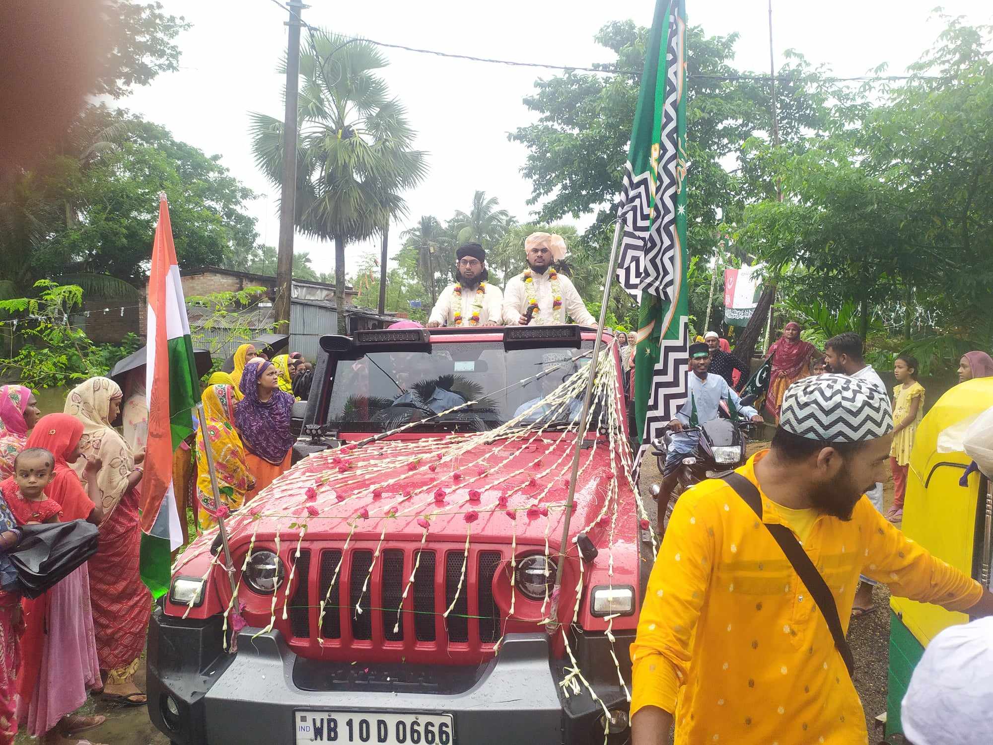 আজ মিলাদুন্নবী উপলক্ষে হিমচি গ্রাম থেকে বারুইপুর পর্যন্ত বিশাল জৌলুস মিছিল