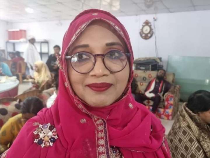 বিজয় নিশান উড়ছে ওই