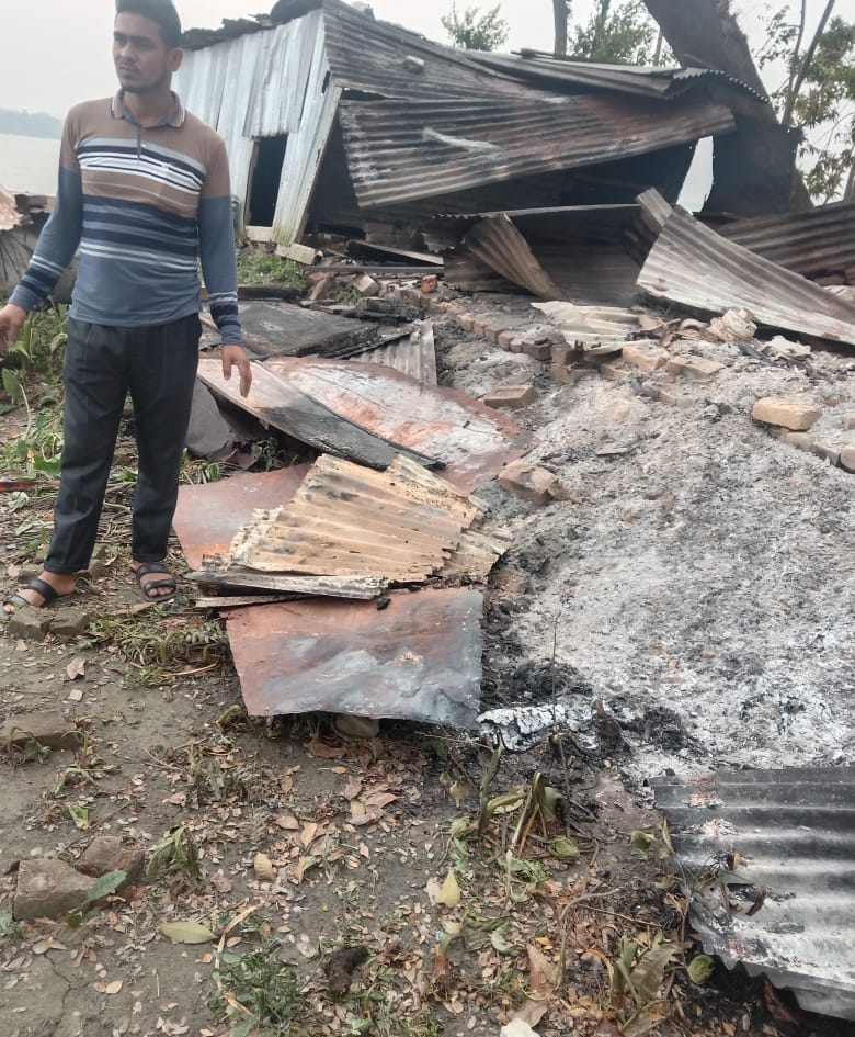 কৃষিজমি কর্তনে সাইনবোর্ড টানানোর ফলে ভূমিদস্যু শামীম “গ্রামবাসীদের” ফাঁসানোর নতুন কৌশল আঁটছে