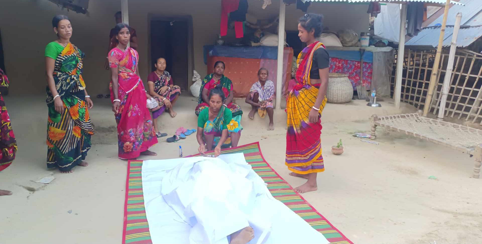 গোমস্তাপুরে পানিতে ডুবে মানসিক ভারসাম্যহীন আদিবাসী মহিলার মৃত্যু 