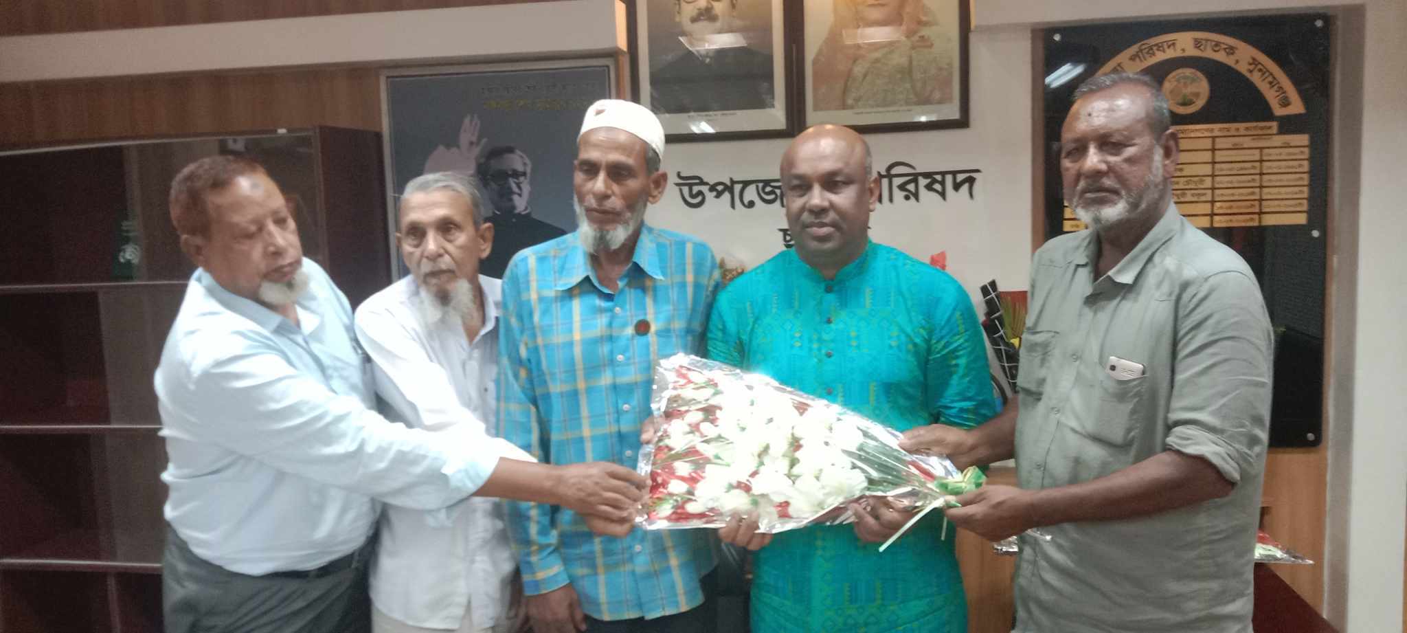 ছাতকে নবনির্বাচিত উপজেলা চেয়ারম্যান রফিকুল ইসলামকে উপজেলা মুক্তিযোদ্ধা কমান্ডের অভিনন্দন।