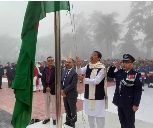 বান্দরবানে মহান বিজয় দিবসে প্রথম প্রহরে শ্রদ্ধা নিবেদন 