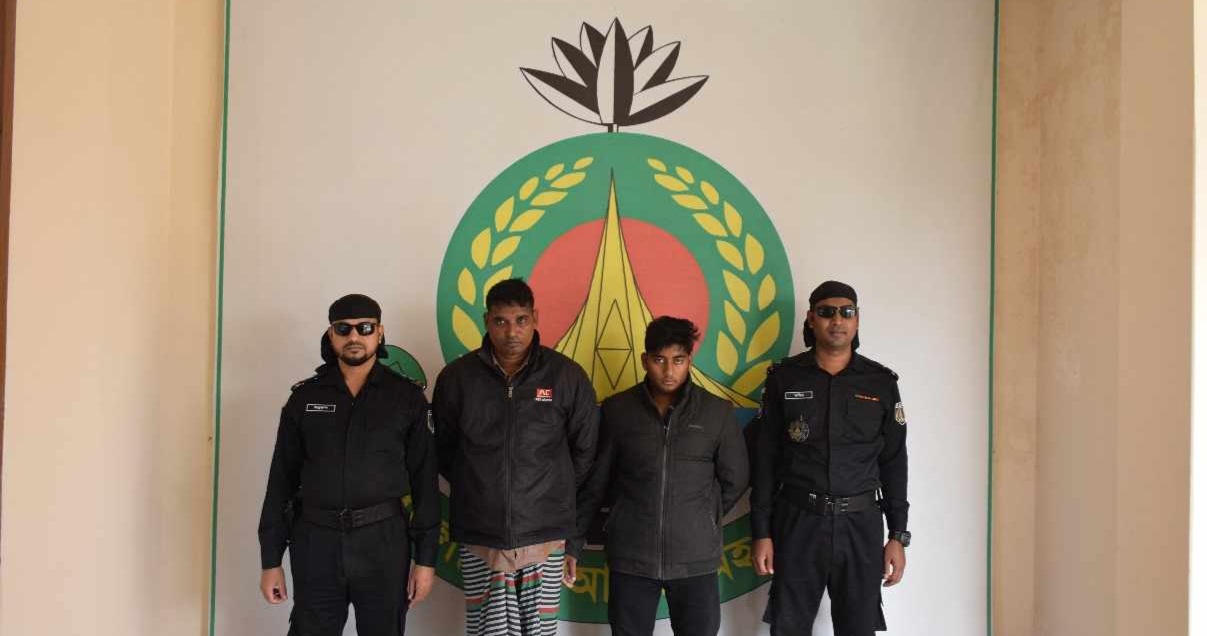 রাজশাহী র‍্যাবের হাতে ১০ কেজি হেরোইনসহ বাবা-ছেলে আটক