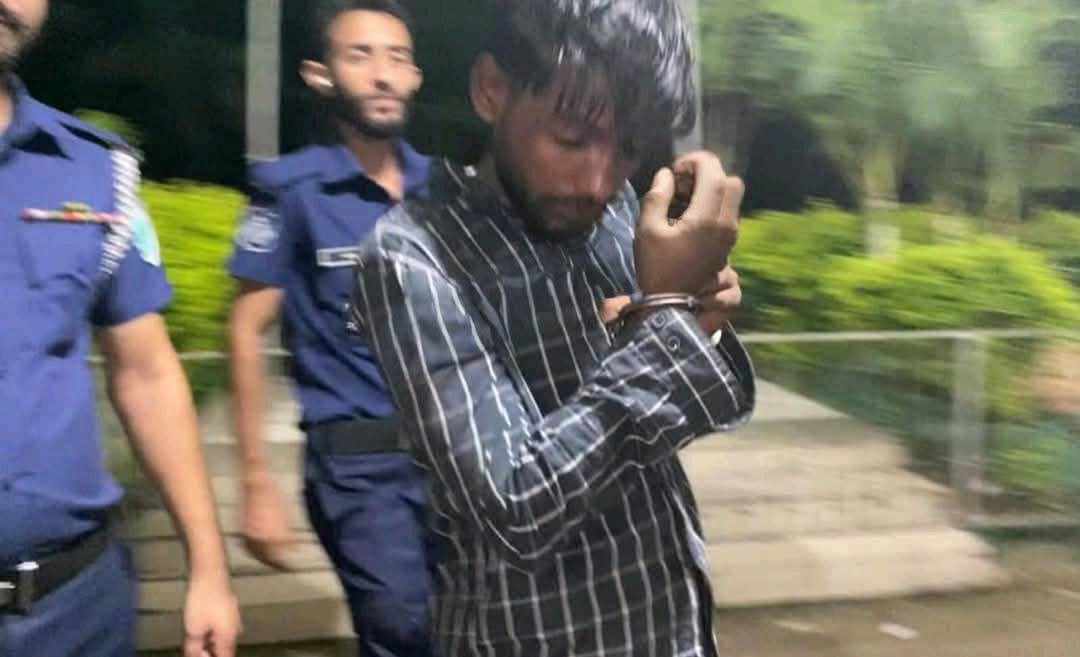 আলোচিত সমালোচিত গার্মেন্টসকর্মী ও কলেজ ছাত্রীকে চলন্ত বাসে পালাক্রমে ধর্ষণ