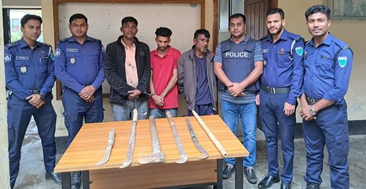 মৌলভীবাজারের কুলাউড়ায় ডাকাতির প্রস্তুতিকালে তিন ডাকাত গ্রেফতার।
