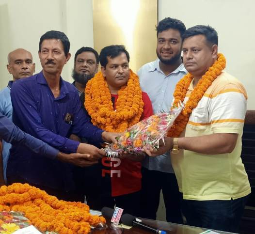 আন্তর্জাতিক সম্মাননা পাওয়ায় এসপ্লাস নিউজ এর স্টাফ রিপোর্টার সাংবাদিক বাবলু বিশ্বাসকে সংবধর্না