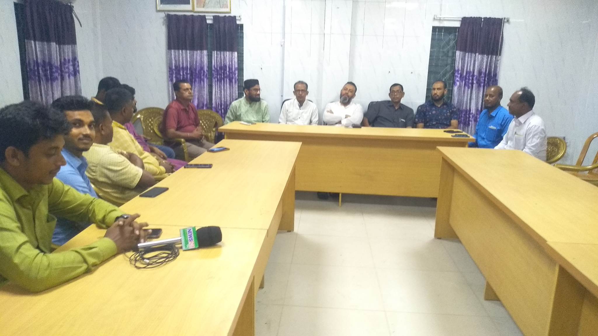 ডুমুরিয়া সাংবাদিক কল্যাণ সমিতির সাথে আজগর বিশ্বাস তারার মতবিনিময়