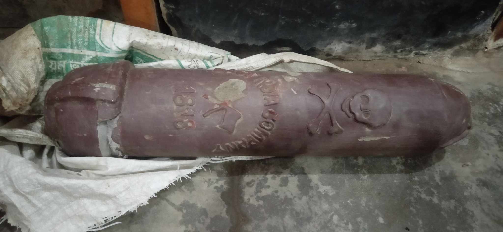 পাটকেলঘাটায় ম্যাগনেটিভ সীমানা পিলার সহ আটক ২
