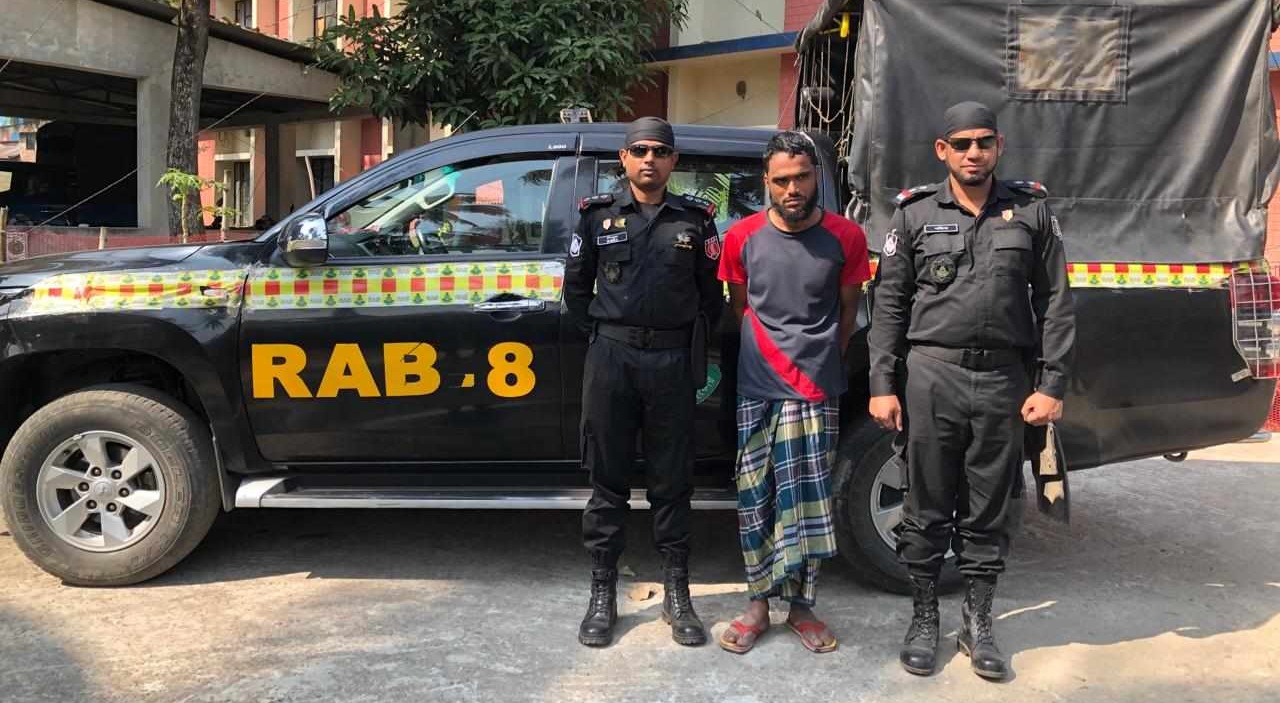 পটুয়াখালী জেলার গলাচিপা থানাধীন চিকনিকান্দি বাজার এলাকা হতে র‌্যাবের হাতে ১৩৩ পিস ইয়াবাসহ ০১(এক)জন মাদক ব্যবসায়ী গ্রেফতার