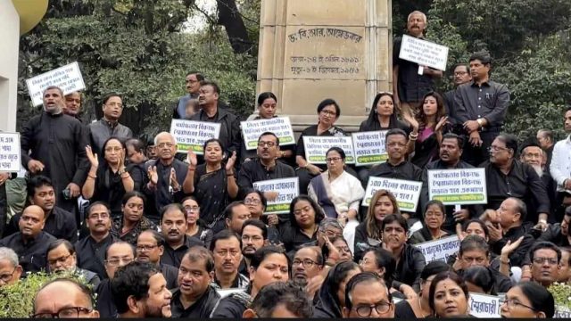 পশ্চিম বাংলা র ন্যায্য অধিকার ও কেন্দ্রীয় সরকারের বঞ্চনার বিরুদ্ধে বিধান সভার বাইরে বিক্ষোভ