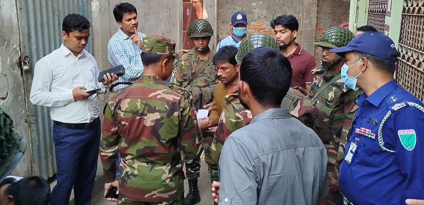 চুনারুঘাট বাজারে সেনাবাহিনীর অভিযান: ৩ টি দোকানে জরিমানা