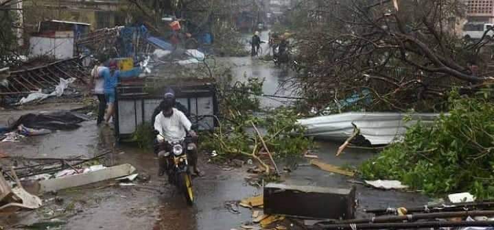 আজ বৈকালে কালবৈশাখীর তান্ডব ও ভারী বৃষ্টিপাত দেখল কলকাতা।।