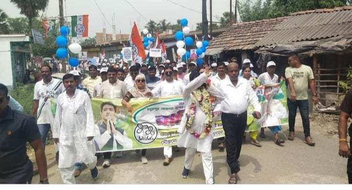 মথুরাপুর লোকসভা কেন্দ্রের তৃনমূল দলের প্রার্থী বাপি হালদারের সমর্থনে বিশাল রোড শো