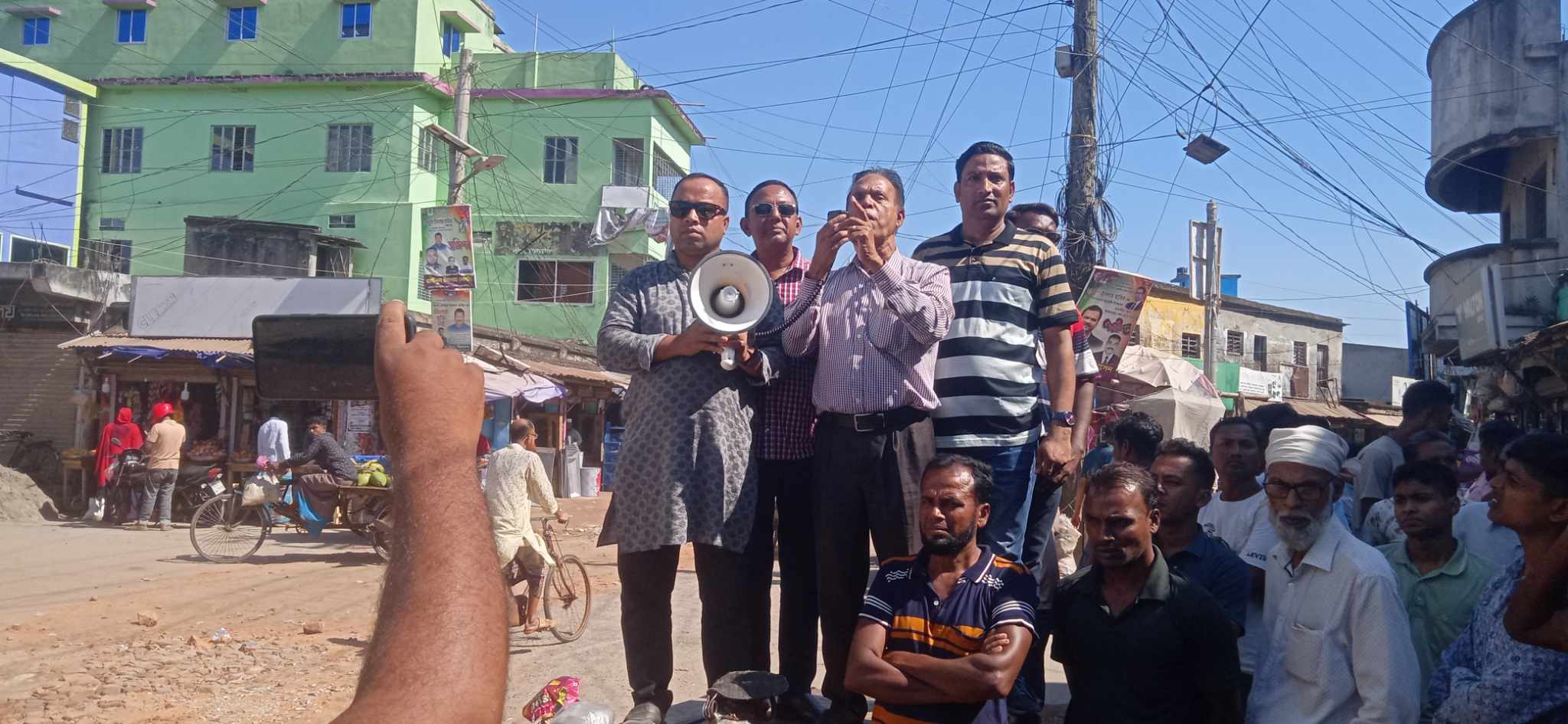 পাটকেলঘাটায় আওয়ামী লীগের কর্মসূচি প্রতিরোধে বিএনপির মিছিল