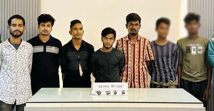 চট্টগ্রামের সিআরবি এলাকা থেকে ছিনতাইকারী গ্রেফতার ৭