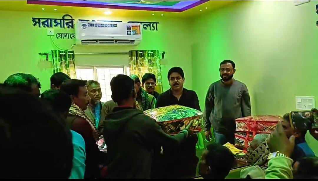 জননেতা শওকত মোল্লার শীতকালীন বস্তু বিতরণ