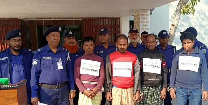 নাজিরপুরে ডাকাত দলের ৩ সদস্য গ্রেফতার