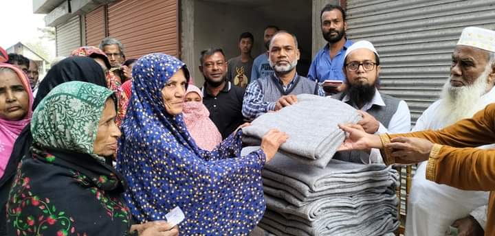 বুড়িচংয়ে হিউম্যান রাইচস রিভিউ সোসাইটির শীতবস্ত্র বিতরণ