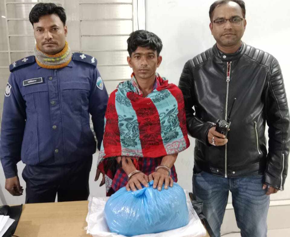 নাসিরনগরে ২ কেজি গাঁজা ও ৪৮ পিচ ইয়াবাসহ গ্রেফতার ২