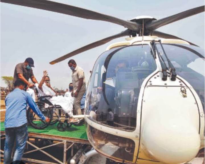 কোচবিহার বাগডোগরা যাবার সময় হেলিকপ্টার নামার সময় আহত মমতা, খোঁজ নিলেন রাজ্যপাল।।