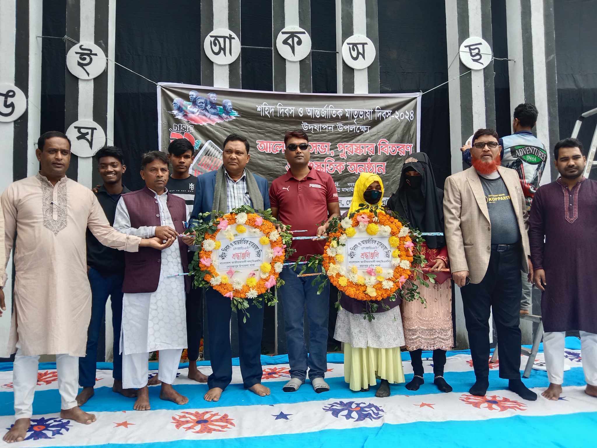 গোমস্তাপুরে কেন্দ্রীয় শহীদ মিনারে জাতীয়তাবাদী দল বিএনপি’র পুস্পস্তবক অর্পন”