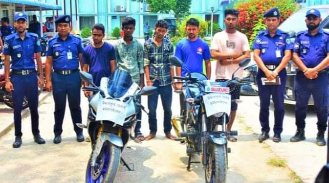 কুমিল্লায় পুলিশ-ডিবির পৃথক অভিযানে গ্রেফতার ৯