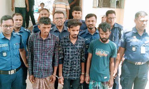 নীলফামারীতে পুলিশের অভিযানে মোটরসাইকেল ও গরু উদ্ধার আটক ৩