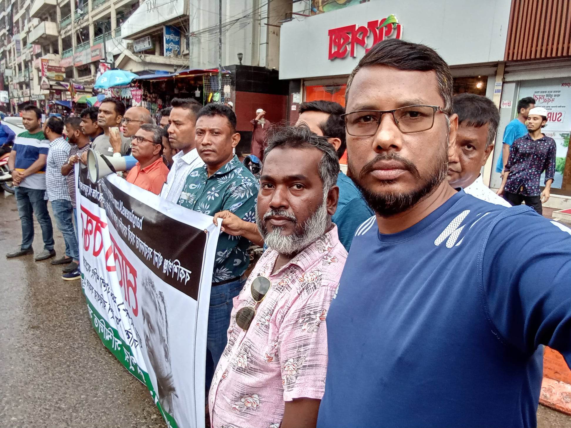 সাংবাদিক নাদিম হত্যার প্রতিবাদে মিরপুর সম্মিলিত সাংবাদিক জোটের মানববন্ধন