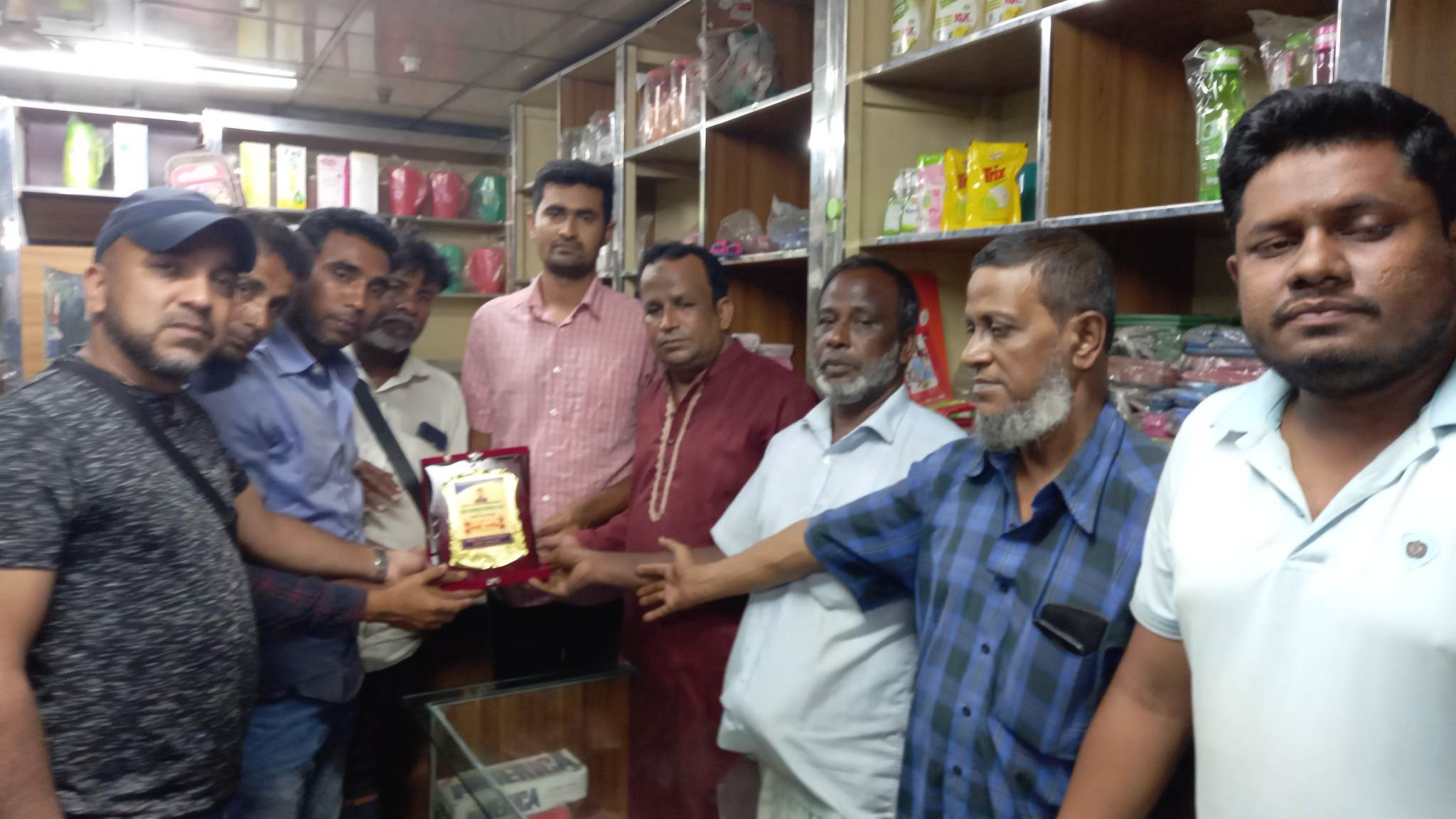 নবীগঞ্জ ঝাঁকজমক ভাবে বিএনপি নেতা বিদেশ গমন উপলক্ষে আলোচনা সভা ও ক্রেস্ট প্রদান