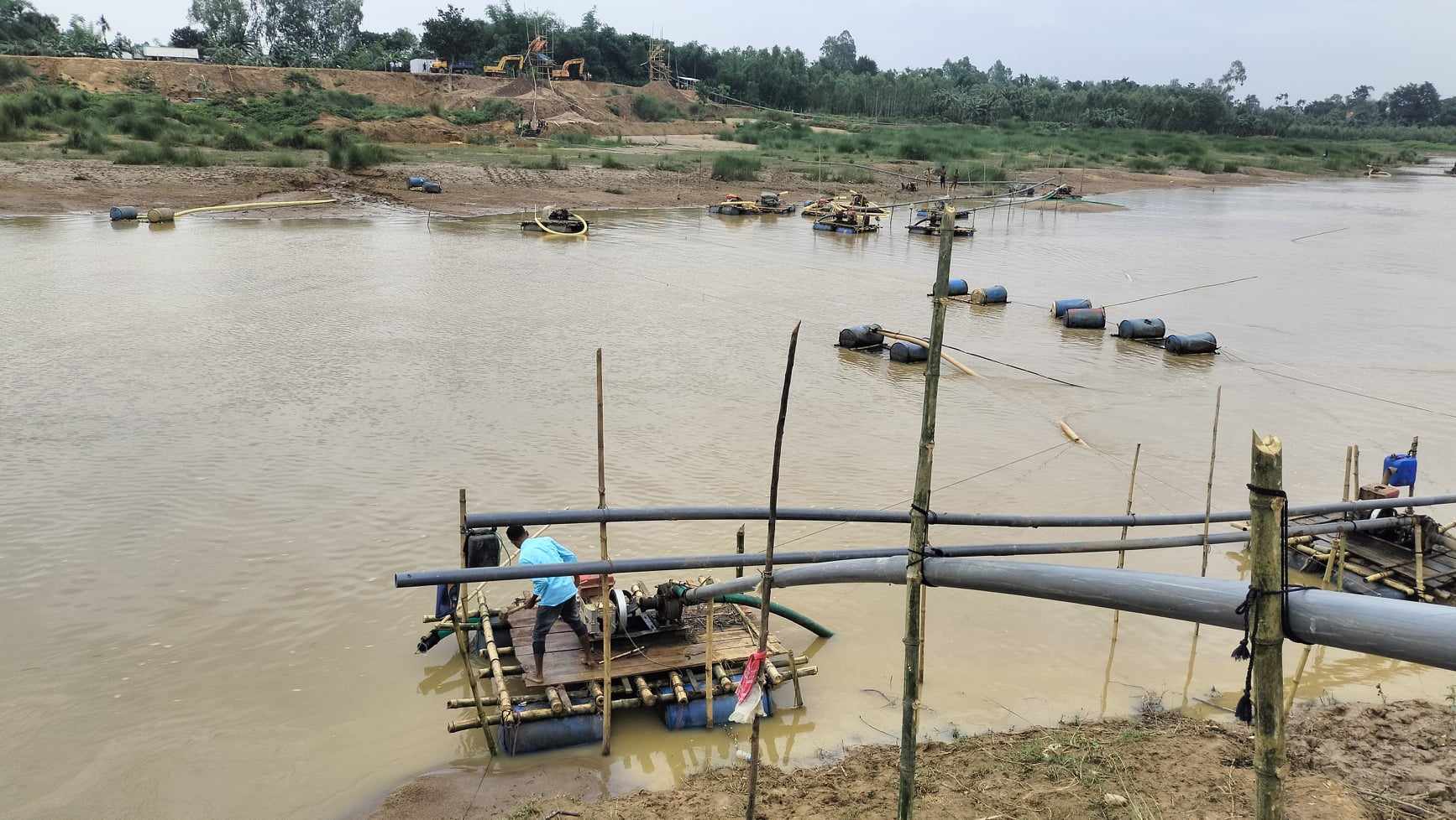 নালিতাবাড়ীতে অবৈধভাবে বালু উত্তোলনের দায়ে ৩ জনের কারাদন্ড