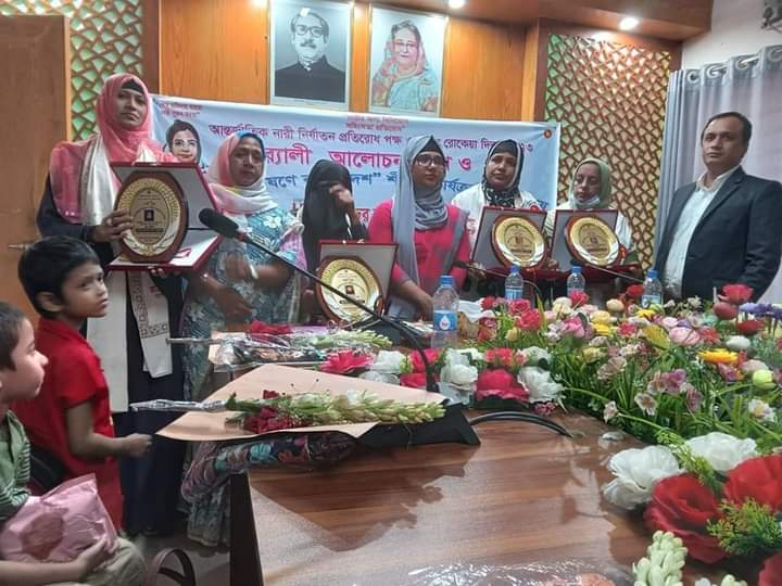 বুড়িচংয়ে আন্তর্জাতিক নারী নির্যাতন প্রতিরোধ দিবস ও বেগম রোকেয়া দিবস উপলক্ষে সম্মাননা প্রদান