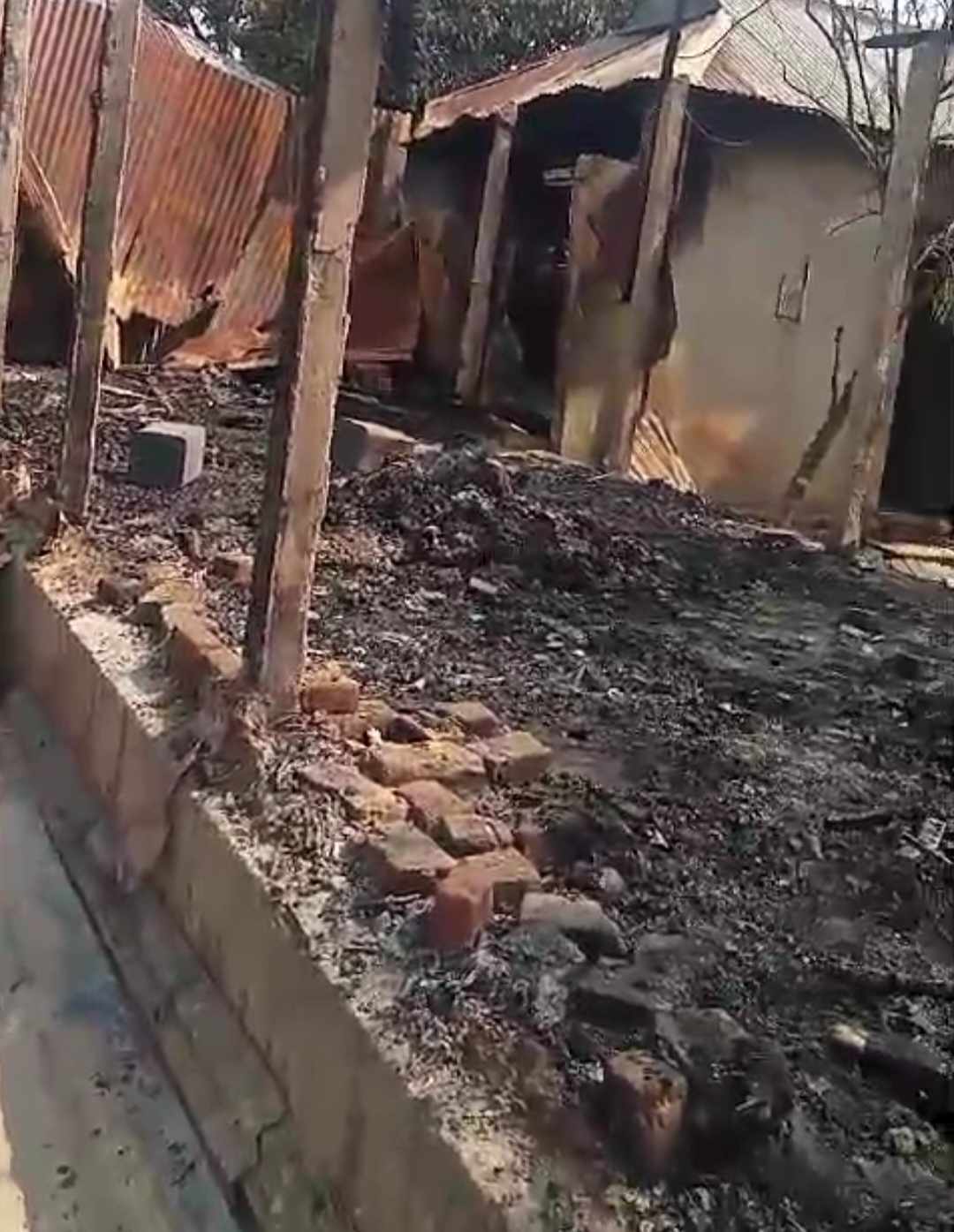 ব্রাহ্মণবাড়িয়া তুচ্ছ ঘটনা কে কেন্দ্র করে মৃত্যু অতঃপর বাড়ি-ঘর লুটপাট ও পুড়িয়ে দেওয়া