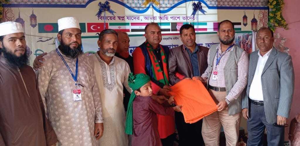 বুড়িচংয়ে হিউম্যান ডেভেলপমেন্ট সোসাইটির কম্বল বিতরণ