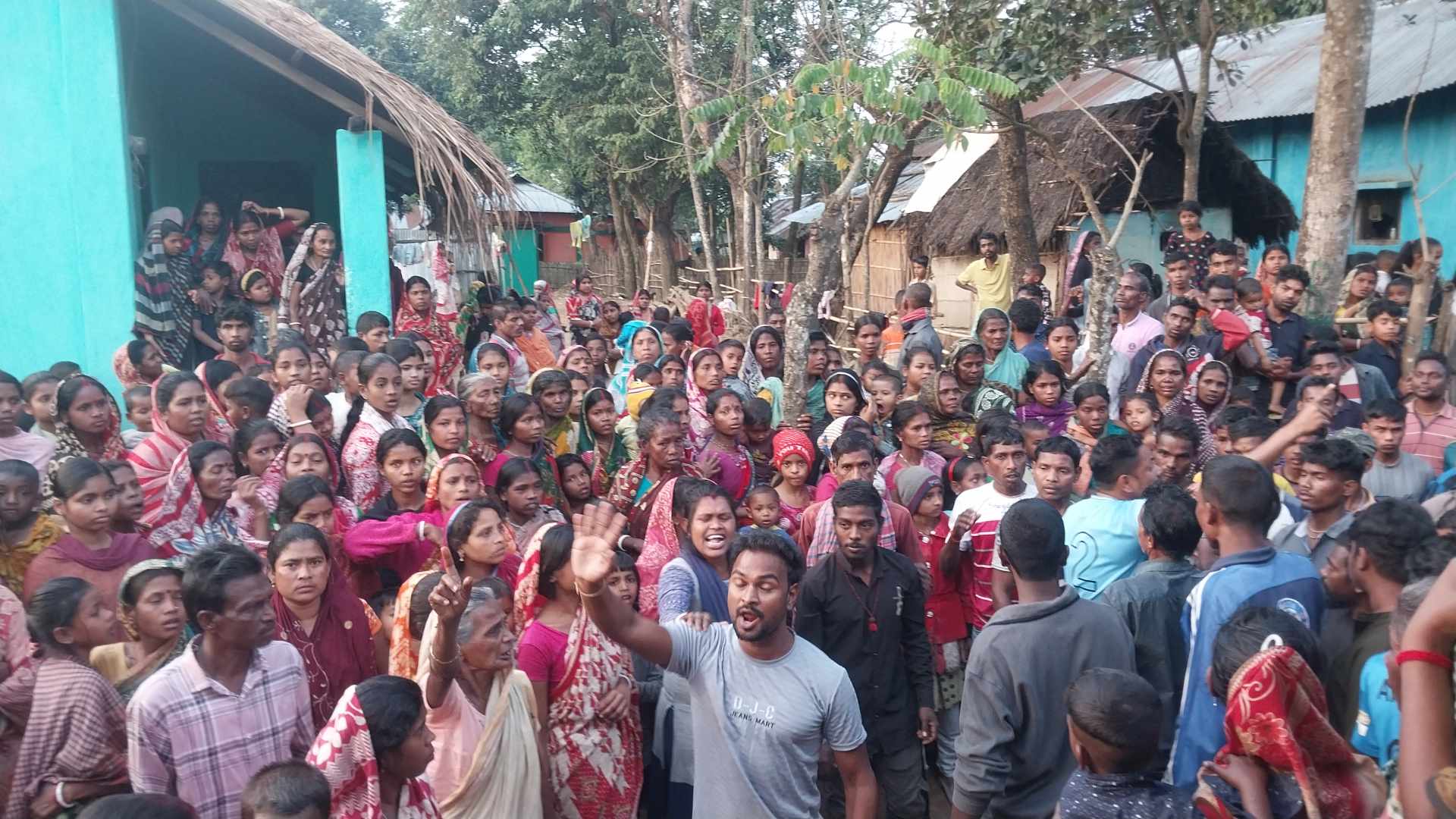 চুনারুঘাটে বিজিবি ক্যাম্পের সামনে মাদক নিয়ে যুবক খুন বিক্ষোভে উত্তাল– আমু চা বাগান এলাকা