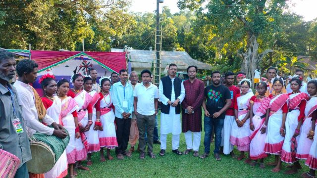 চুনারুঘাট নলুয়া চাবাগানে চা শ্রমিক জনগোষ্ঠীর কারাম উৎসব উদযাপন